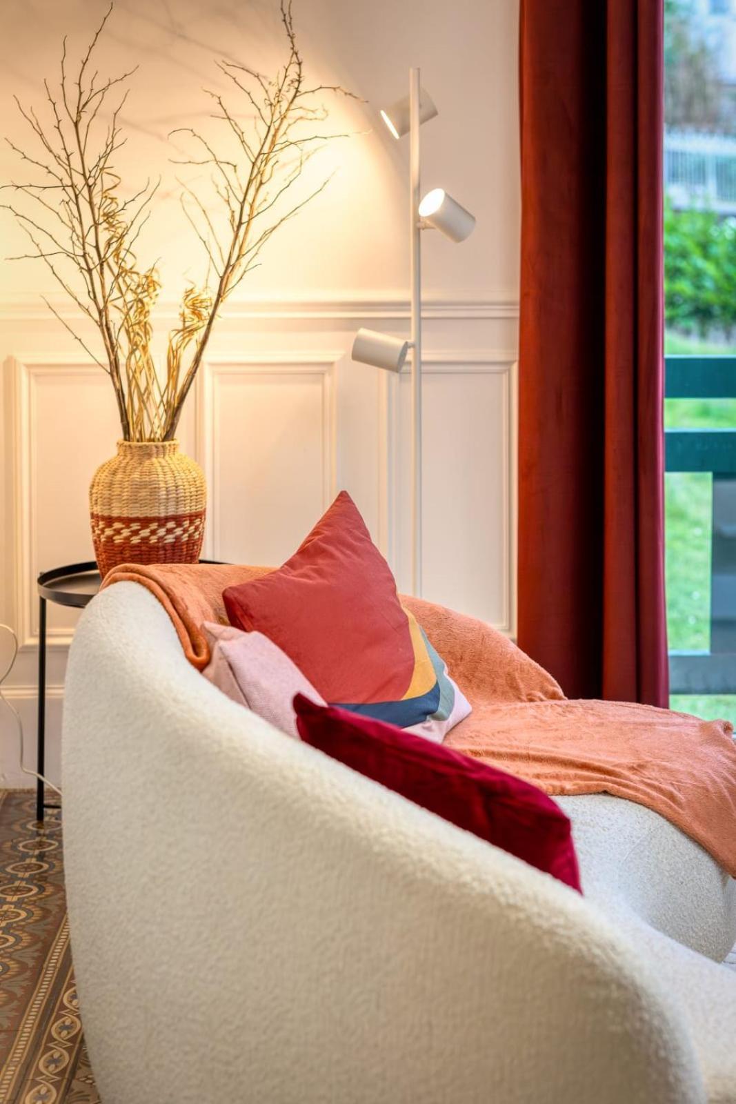 شقة Rose Ecrin De Charme Avec Parking Terrasse Privee Et Jardin Partage Grand-Couronne المظهر الخارجي الصورة